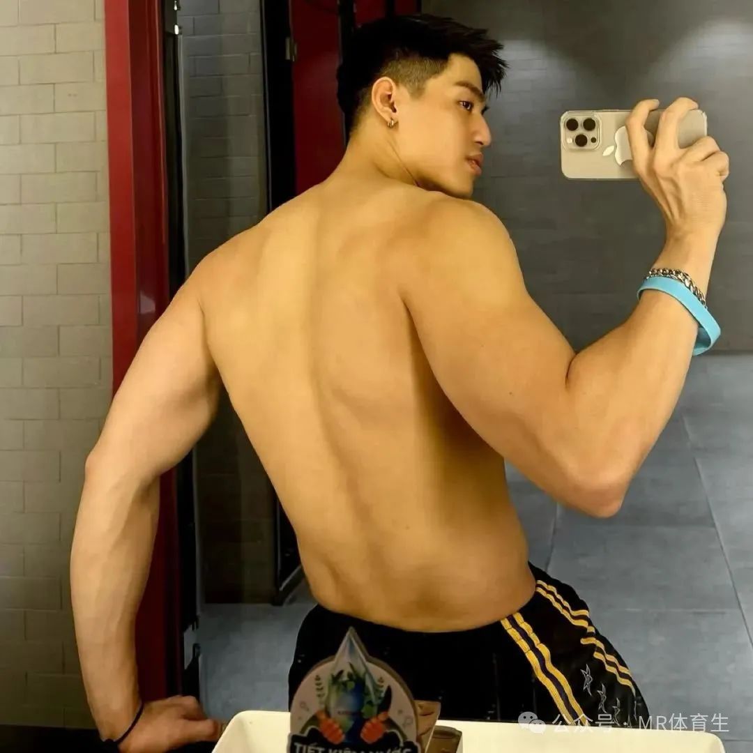182cm 长腿健身男模，性感迷人的鲨鱼线和人鱼线