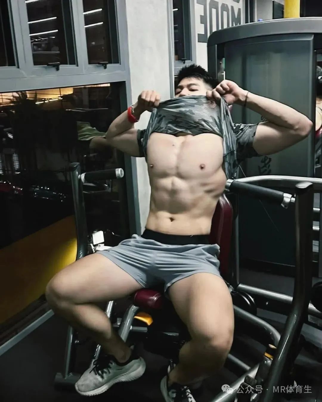 182cm 长腿健身男模，性感迷人的鲨鱼线和人鱼线