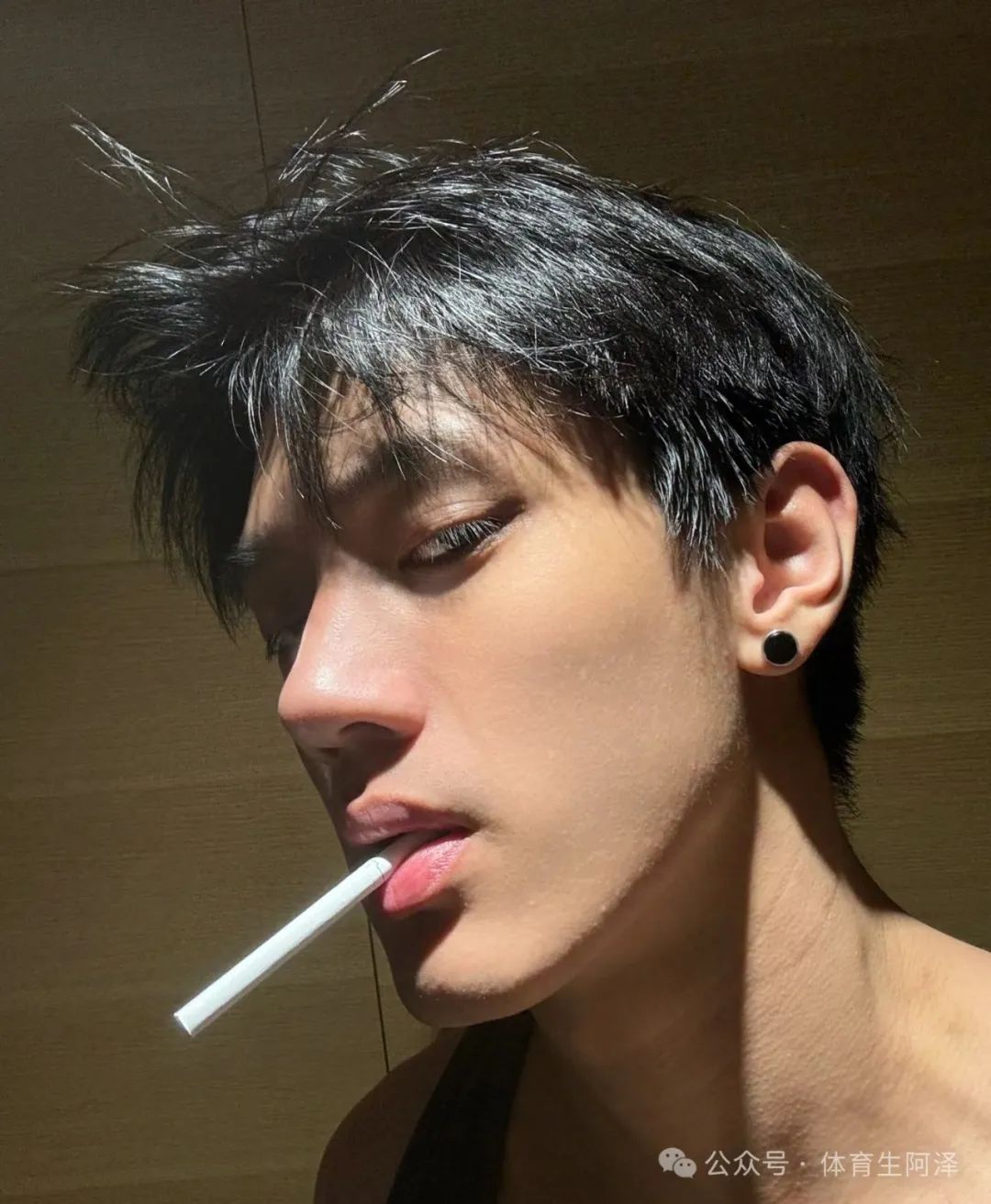 又一男模走红网络，模子哥做网红就是快......