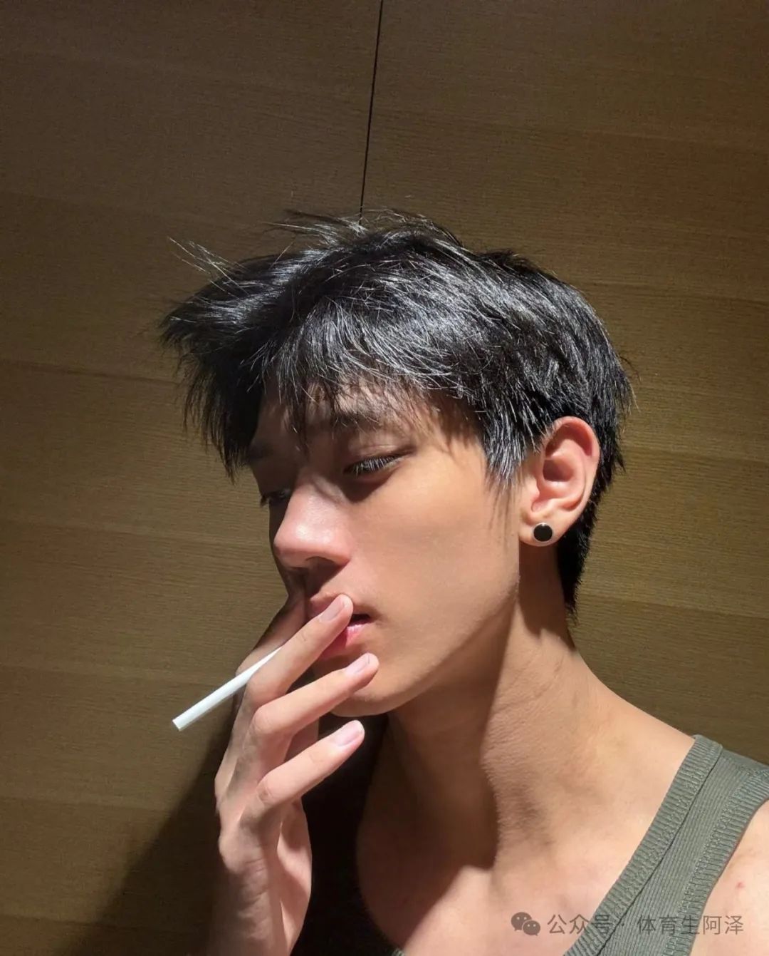 又一男模走红网络，模子哥做网红就是快......