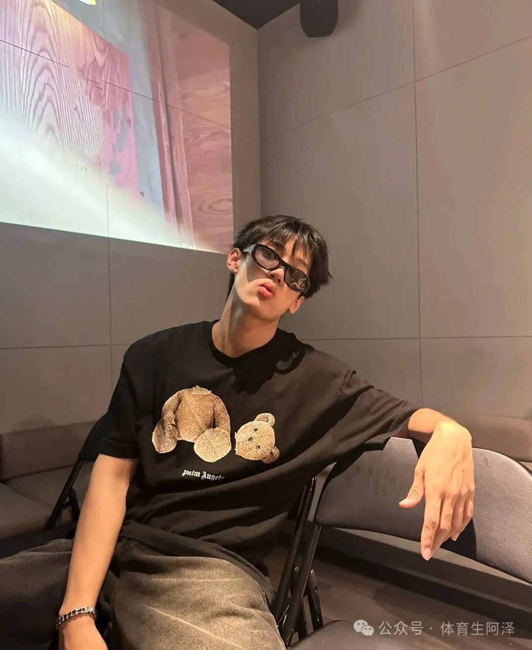 又一男模走红网络，模子哥做网红就是快......