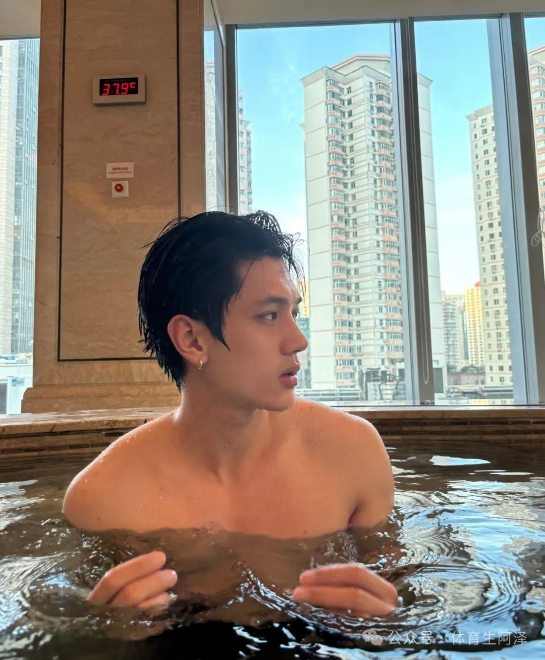 又一男模走红网络，模子哥做网红就是快......