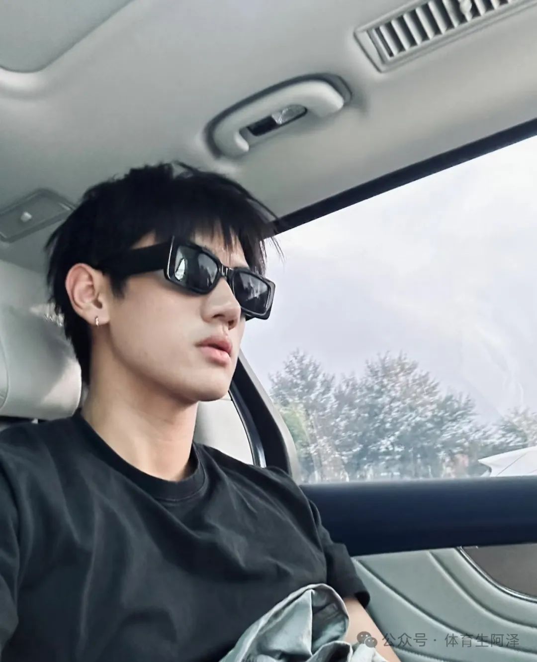 又一男模走红网络，模子哥做网红就是快......