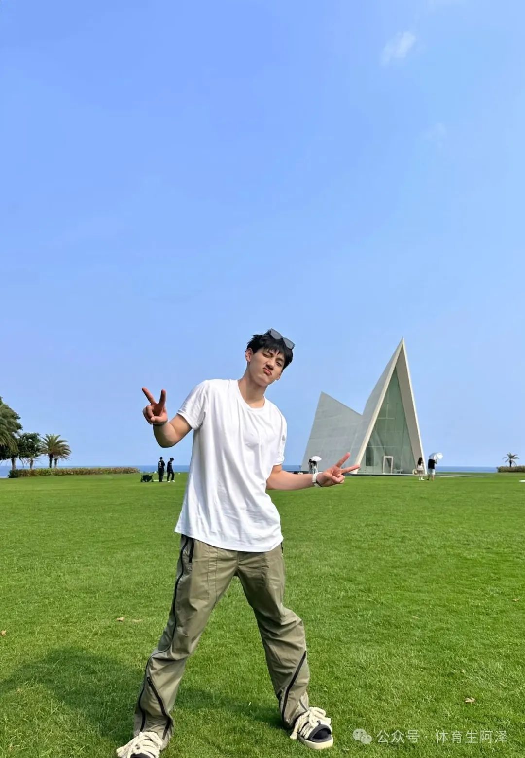 又一男模走红网络，模子哥做网红就是快......