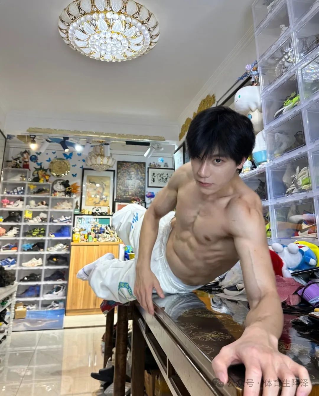 山东体院硬汉黑皮体育生，私底下却喜欢当 M.....