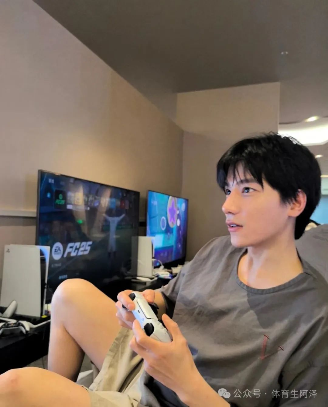 山东体院硬汉黑皮体育生，私底下却喜欢当 M.....