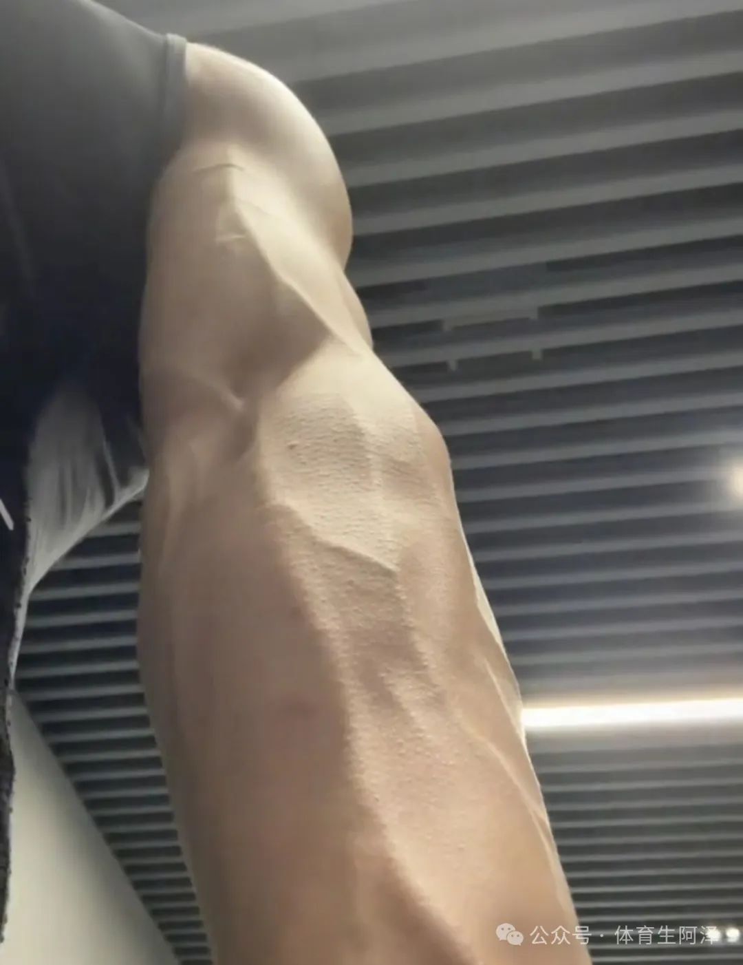 195CM 山东粗腿大包直男被女记者采访，小视频竟要价六千？博主本人回应.....