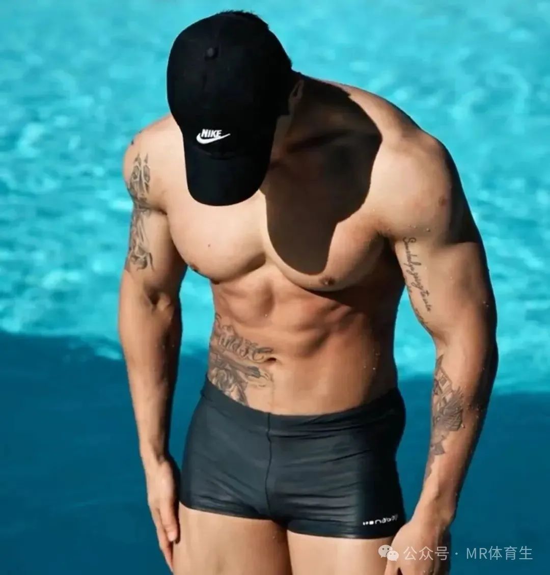 188cm 精壮型男海边秀肌肉，简直太顶了~