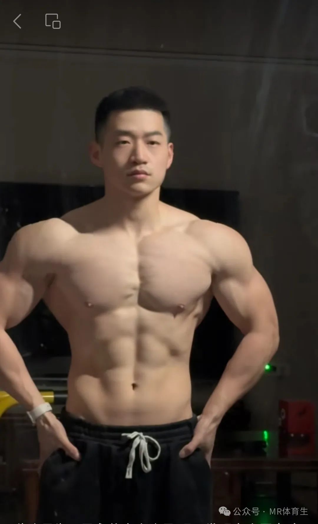 25 岁陕西肌肉帅哥，网友直呼：互联网第一老公~