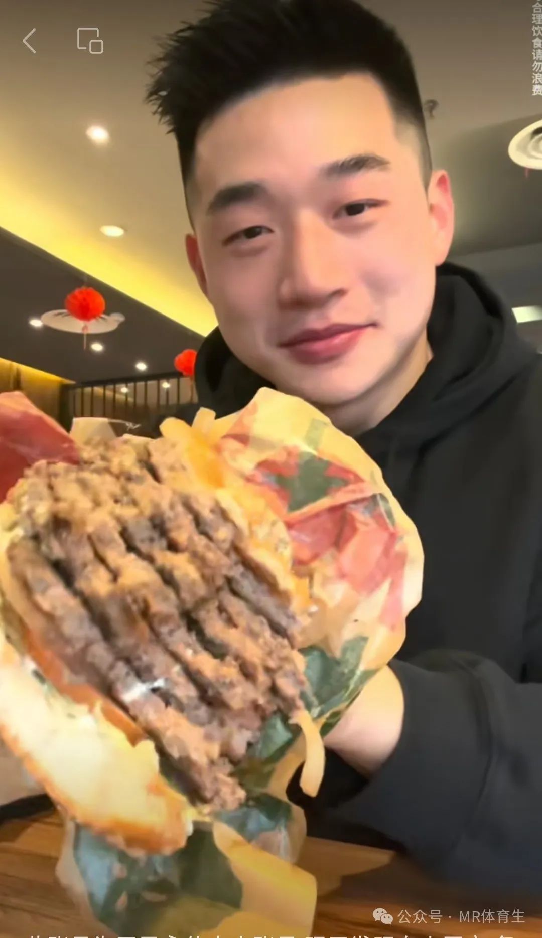 25 岁陕西肌肉帅哥，网友直呼：互联网第一老公~