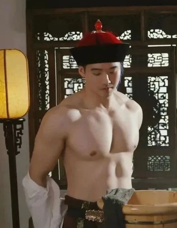 王爷的 xp 暴击！古风短剧惊现湿身侍卫 这胸肌是能播的吗，全见版在哪看？