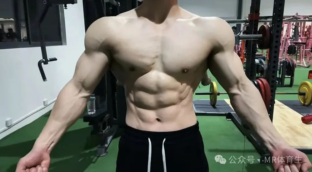 5 个胸部训练动作，强化胸肌轮廓，打造饱满胸型