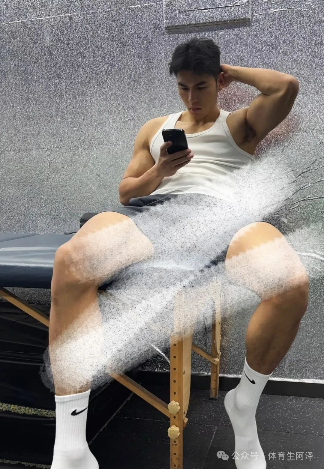 北体黑皮体育生“爆火”推特，三天涨粉过万，网友辣评：之前不是直男吗.......