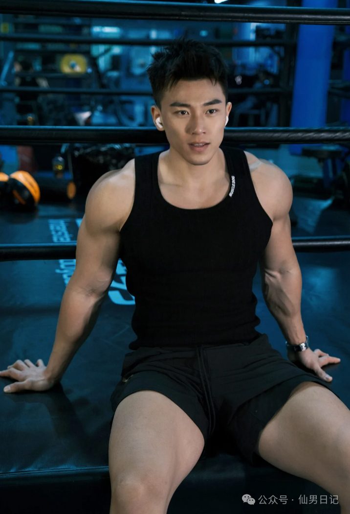 成都必吃榜！人夫感体育的肌肉太哇塞了……