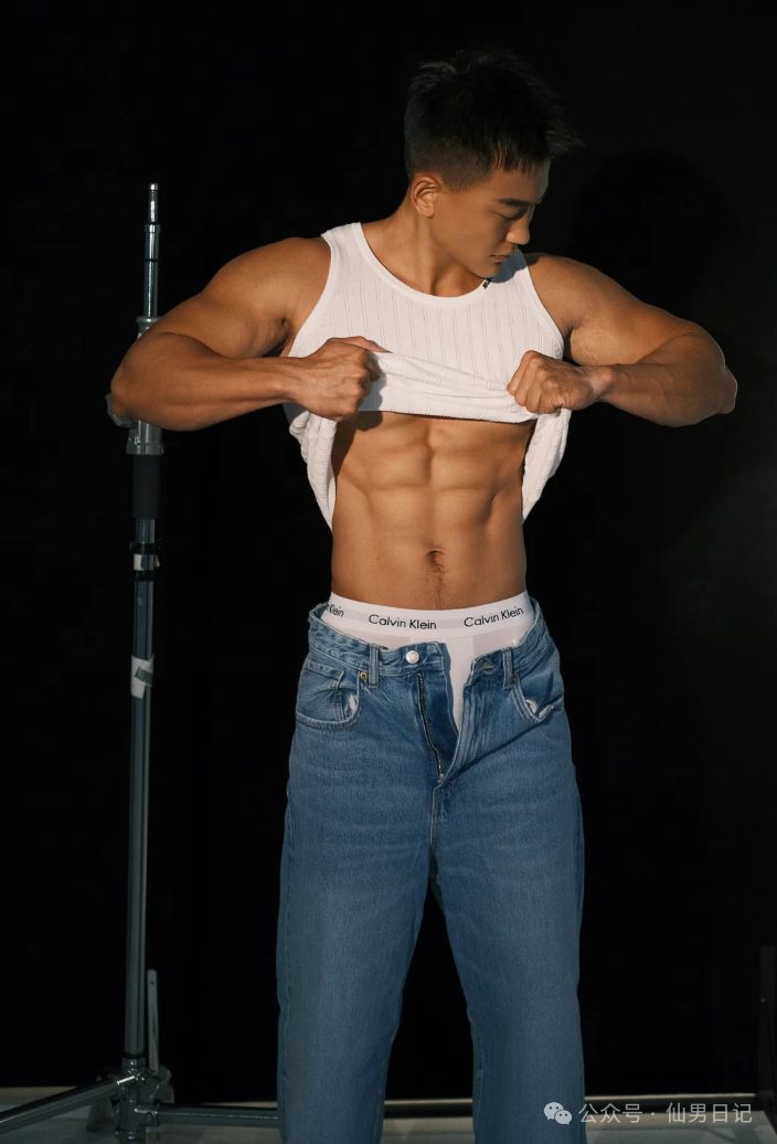 成都必吃榜！人夫感体育的肌肉太哇塞了……
