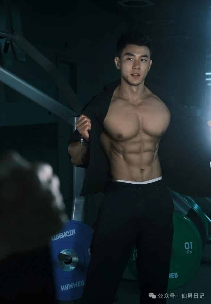 成都必吃榜！人夫感体育的肌肉太哇塞了……