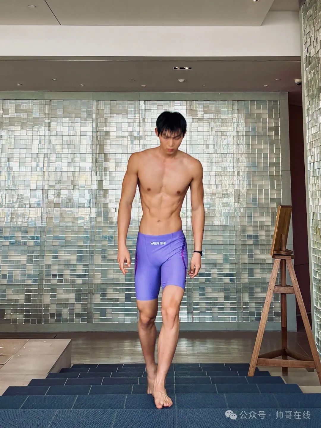 190CM 泳裤薄肌体育生模特，腰长腿长的肌肉小狼狗帅弟弟！