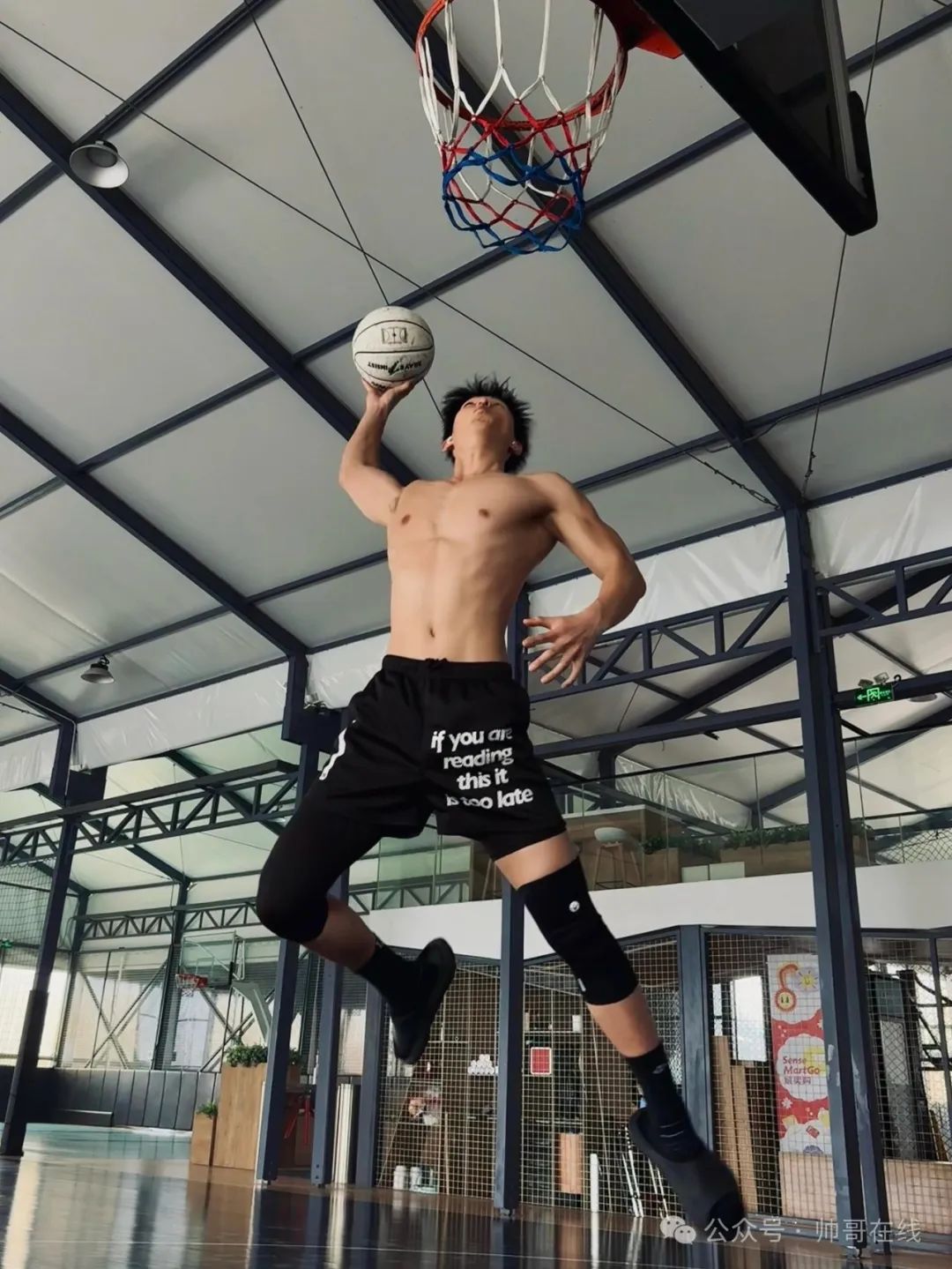 190CM 泳裤薄肌体育生模特，腰长腿长的肌肉小狼狗帅弟弟！