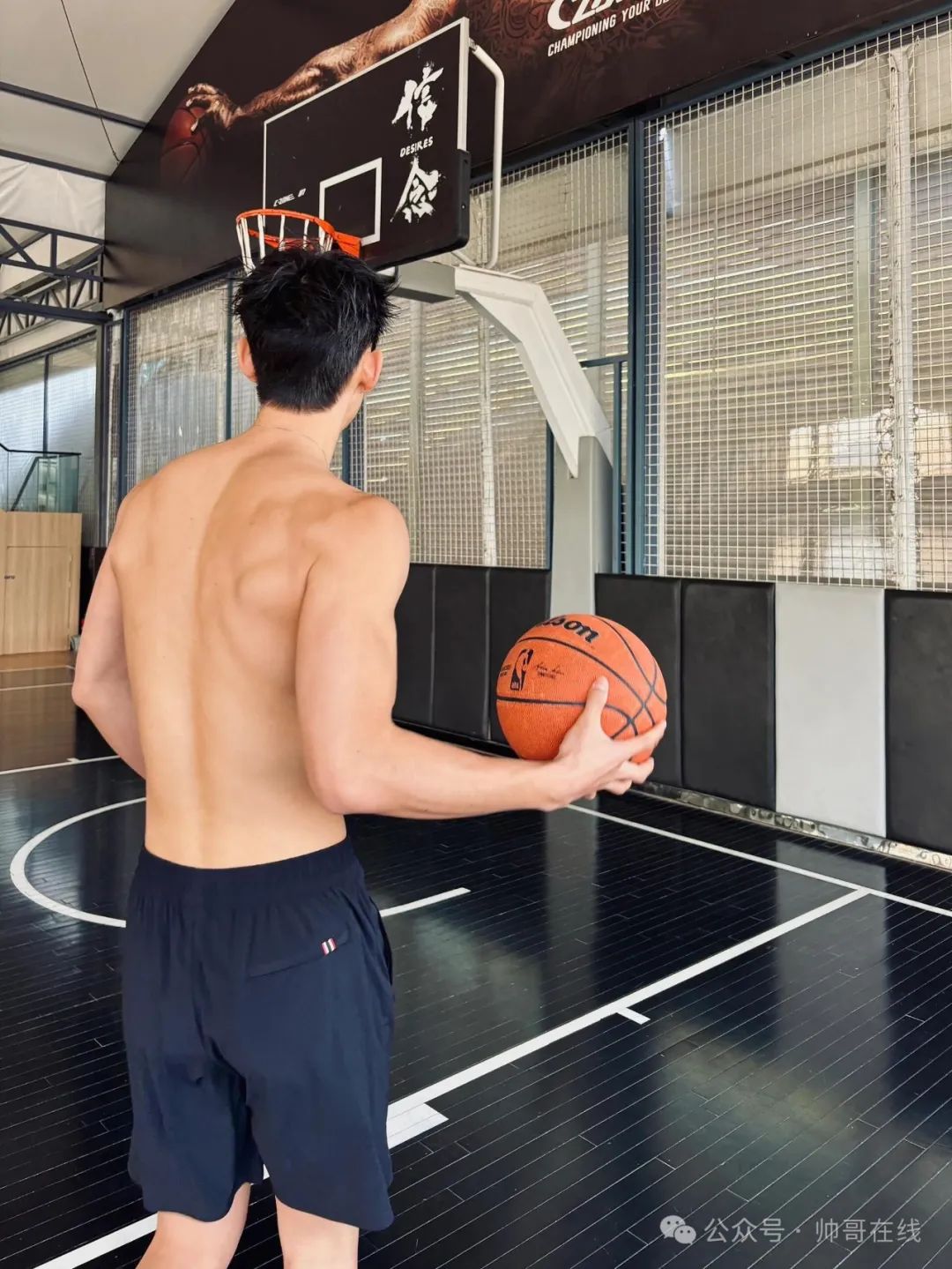 190CM 泳裤薄肌体育生模特，腰长腿长的肌肉小狼狗帅弟弟！