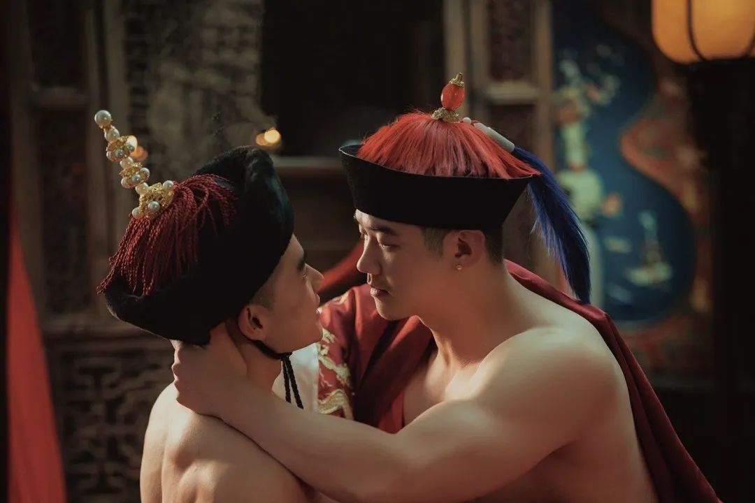 年下狼狗肌肉男大在线宠粉！精致五官 超大轮廓！！