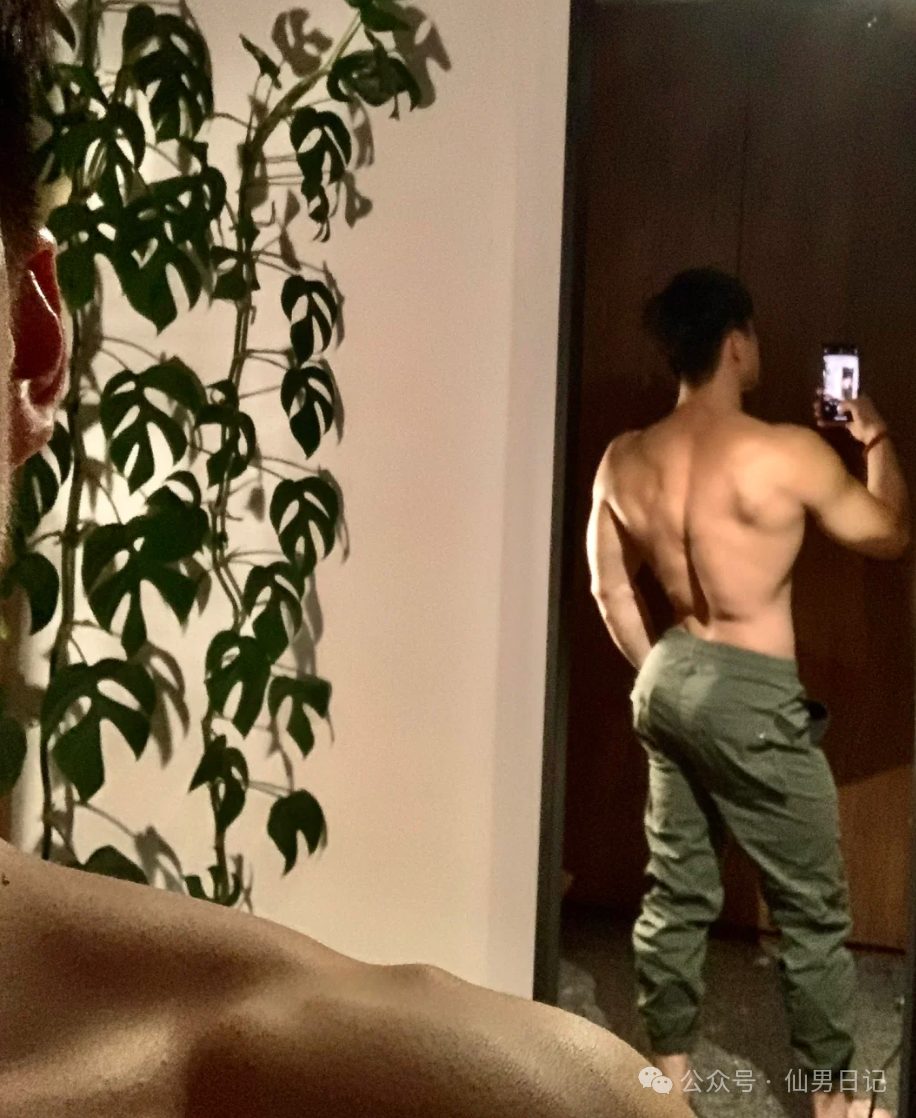 推特爆火的运动员穿内裤拍杂志，网友直呼：还是熟悉的味道……