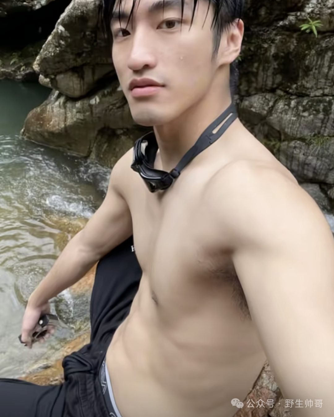 天呐又一个超帅的大伴郎洗澡照火出圈，大鼻子哇喔！