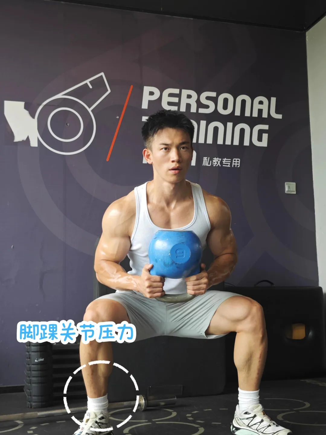 硬朗黑皮健身教练网红，狂秀面包胸钢筋臂，低体脂肌肉身材血管线条又硬又爷们