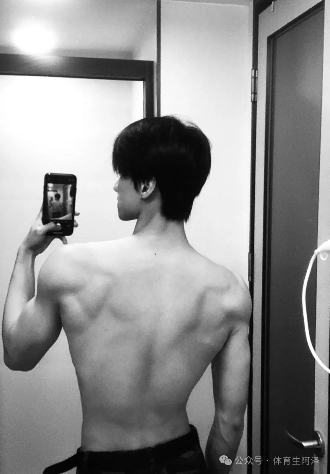 183 银发腹肌性感帅哥，平替明星 " 张康乐 "，谈到的有福了......