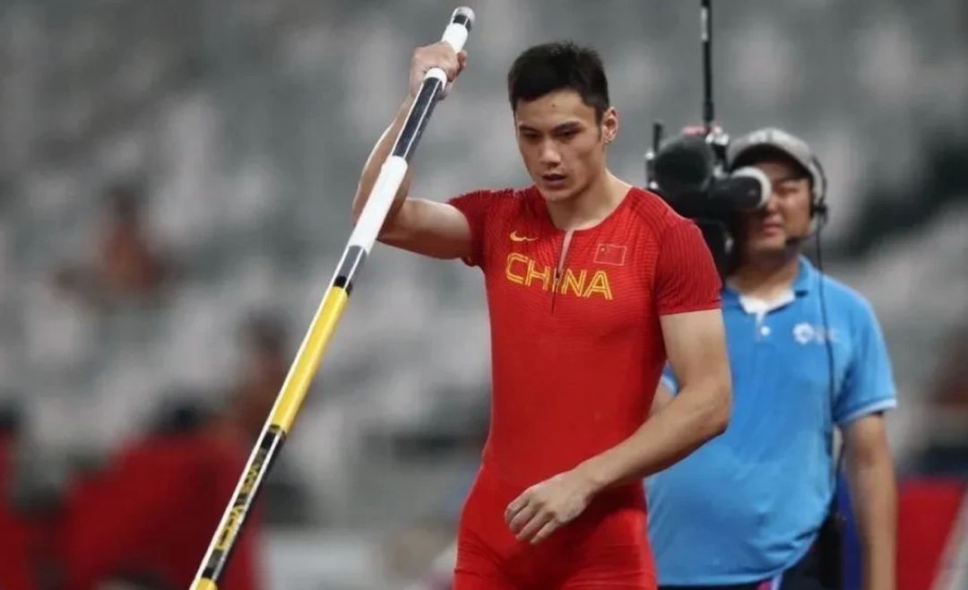 “人夫感十足”！跳高运动员姚捷穿运动服太紧被热议！