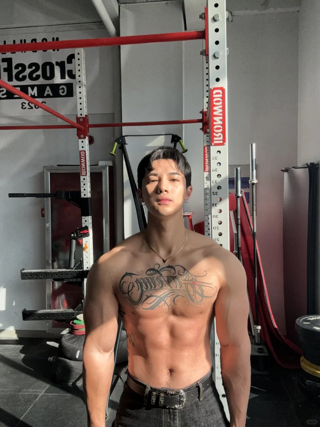 山东东营短发清秀健身男，纹身花臂一个都不少