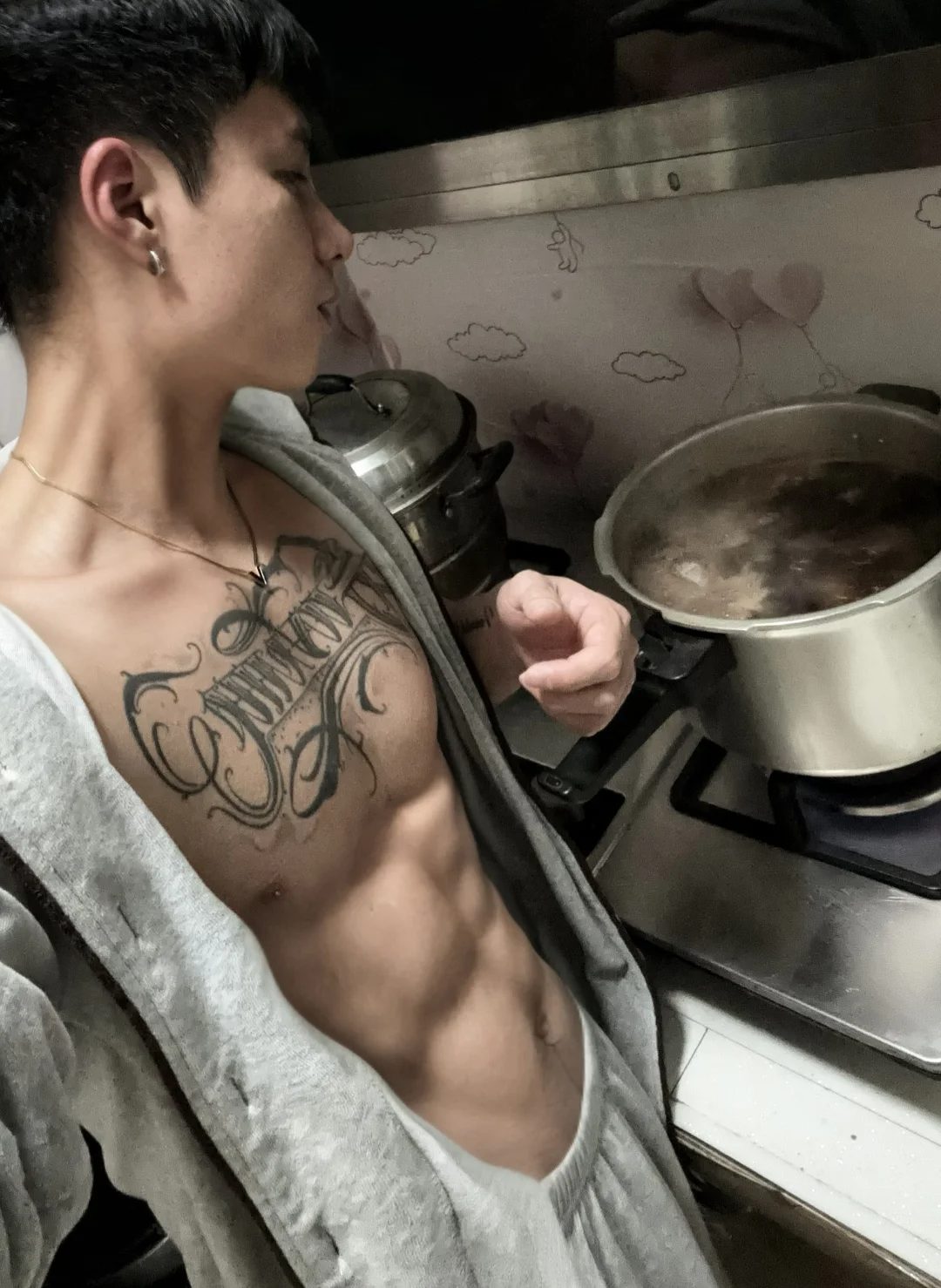 山东东营短发清秀健身男，纹身花臂一个都不少