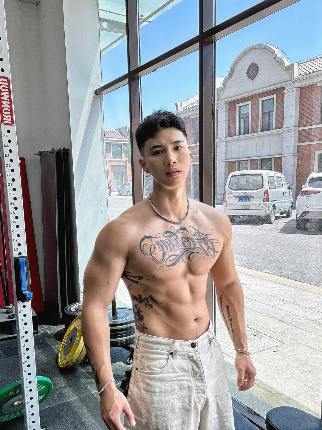 山东东营短发清秀健身男，纹身花臂一个都不少