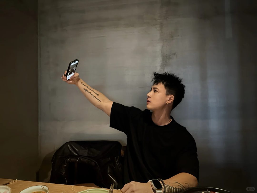 山东东营短发清秀健身男，纹身花臂一个都不少