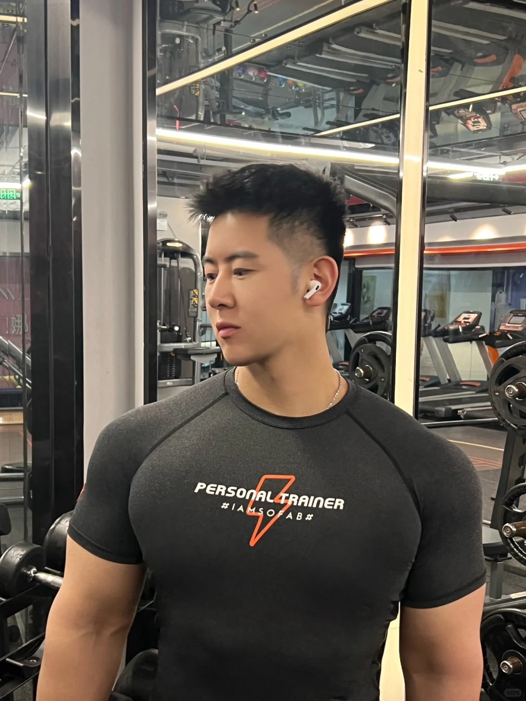 上海小哥哥在韩国杀疯了！45cm 臂围配厌世脸 这身材说是漫撕男都谦虚了