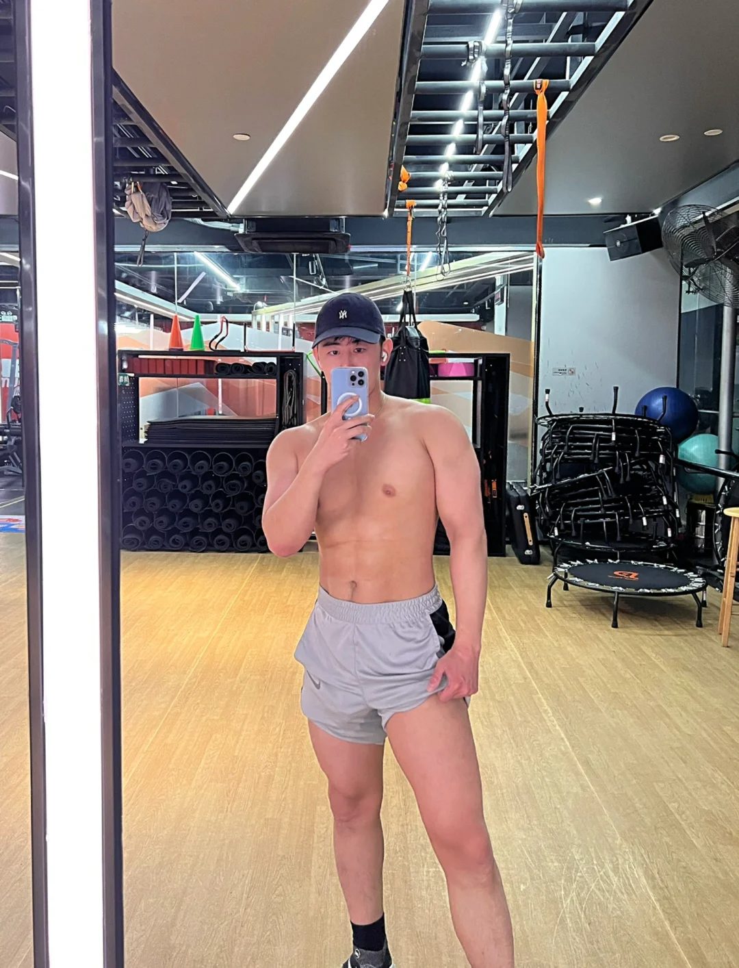 上海小哥哥在韩国杀疯了!45cm 臂围配厌世脸 这身材说是漫撕男都谦虚了 上海小哥哥在韩国杀疯了!45cm 臂围配厌世脸 这身材说是漫撕男都谦虚了