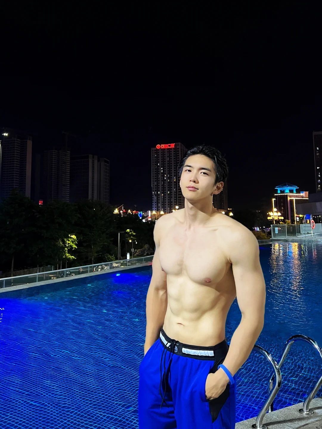 185 体育生开始认真减脂,穿泳裤的直男有多要命? 185 体育生开始认真减脂,穿泳裤的直男有多要命?