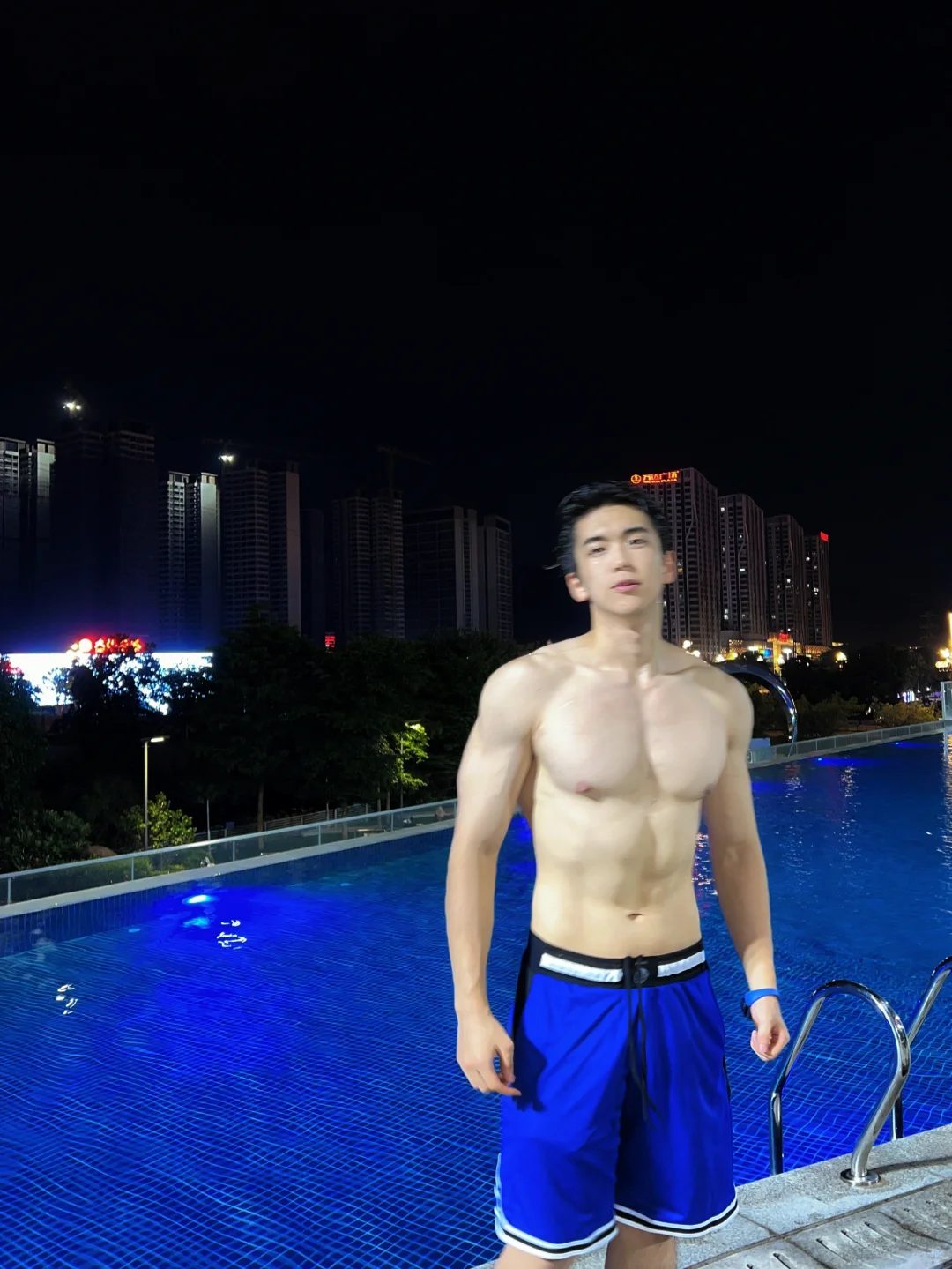 185 体育生开始认真减脂,穿泳裤的直男有多要命? 185 体育生开始认真减脂,穿泳裤的直男有多要命?