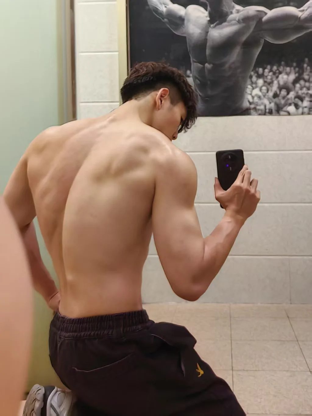 185 体育生开始认真减脂,穿泳裤的直男有多要命? 185 体育生开始认真减脂,穿泳裤的直男有多要命?