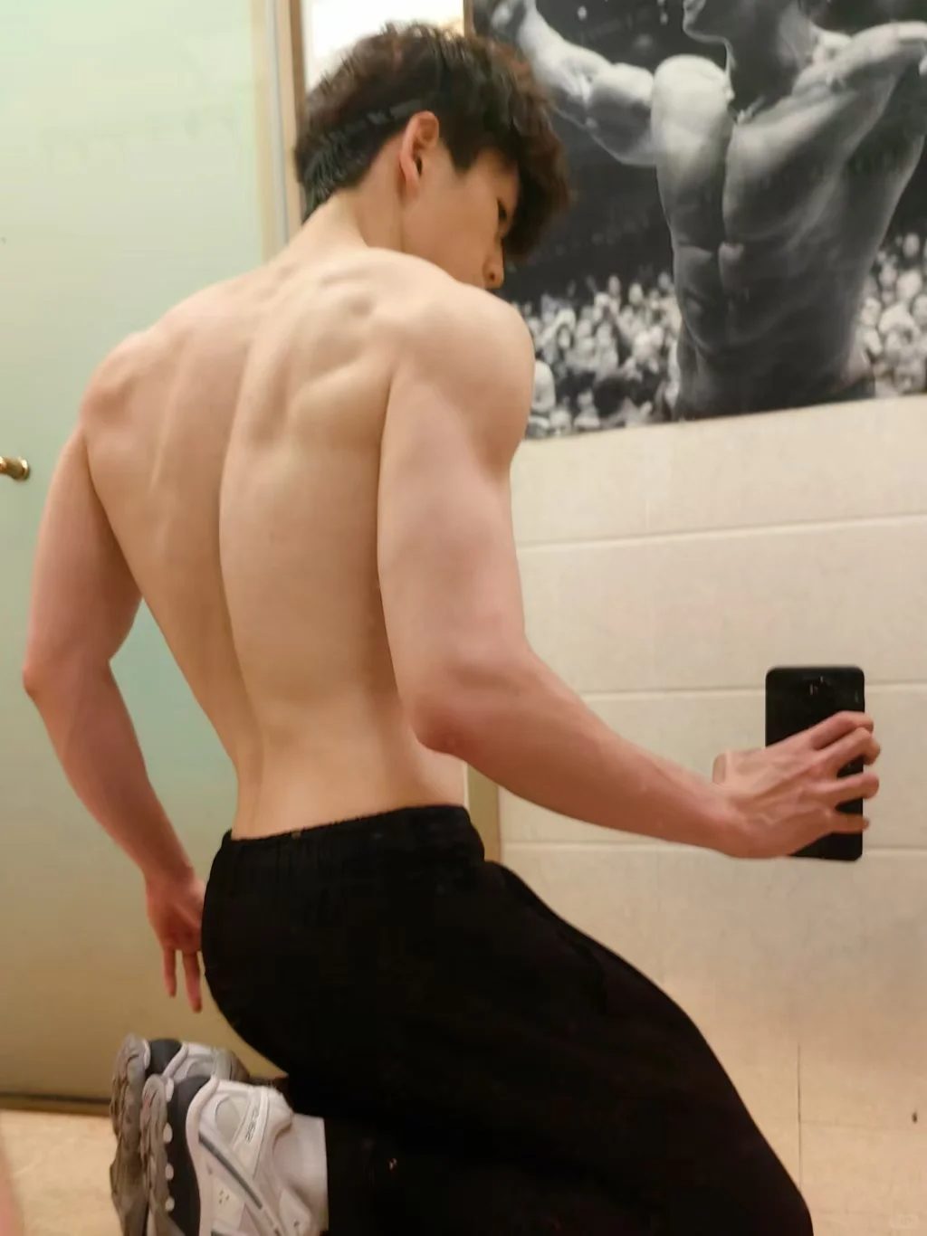 185 体育生开始认真减脂,穿泳裤的直男有多要命? 185 体育生开始认真减脂,穿泳裤的直男有多要命?