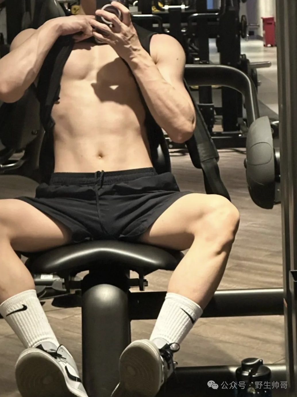 微瑕机长的肌肉身材好成这样！我真的不敢想啊！