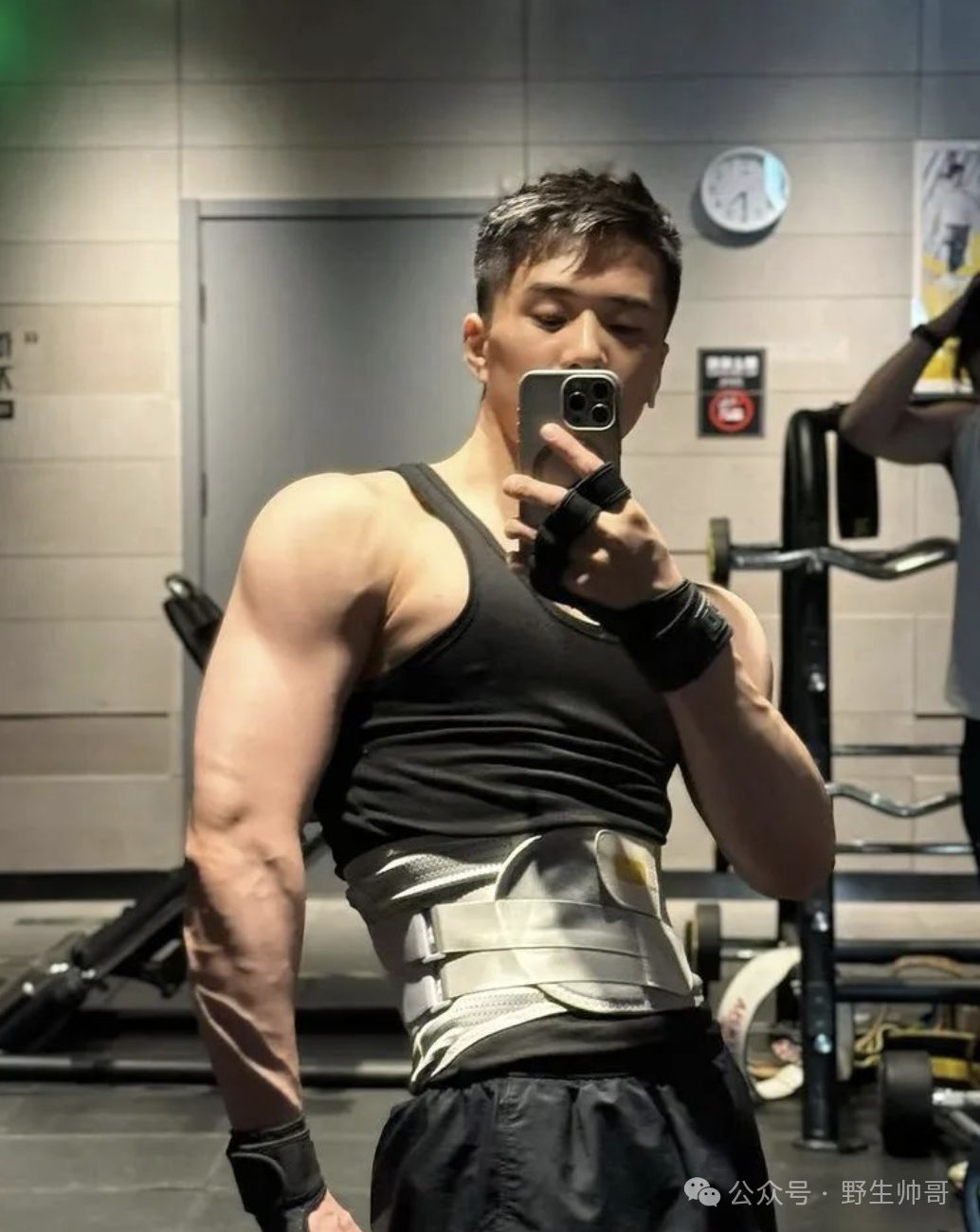 微瑕机长的肌肉身材好成这样！我真的不敢想啊！