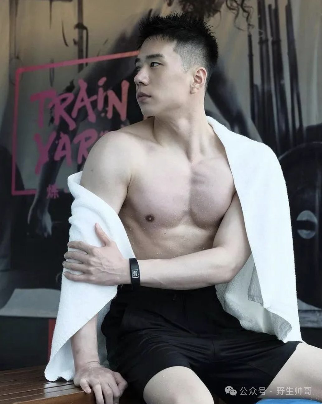 微瑕机长的肌肉身材好成这样！我真的不敢想啊！