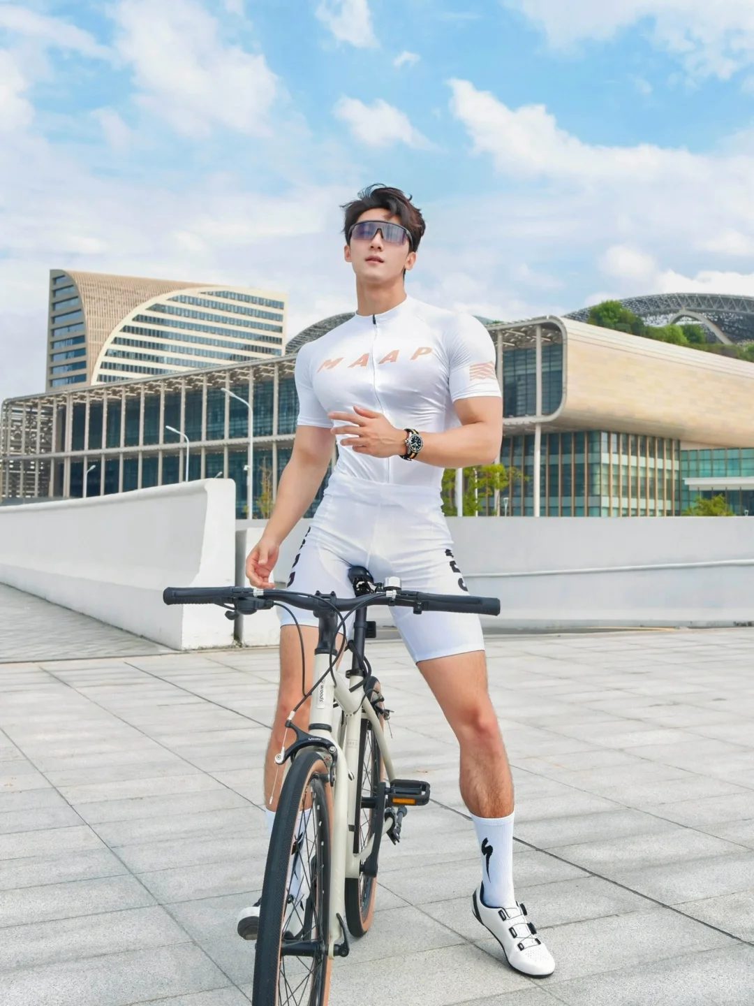 183cm 杭州男神爱骑行，生活也太让人羡慕了吧!