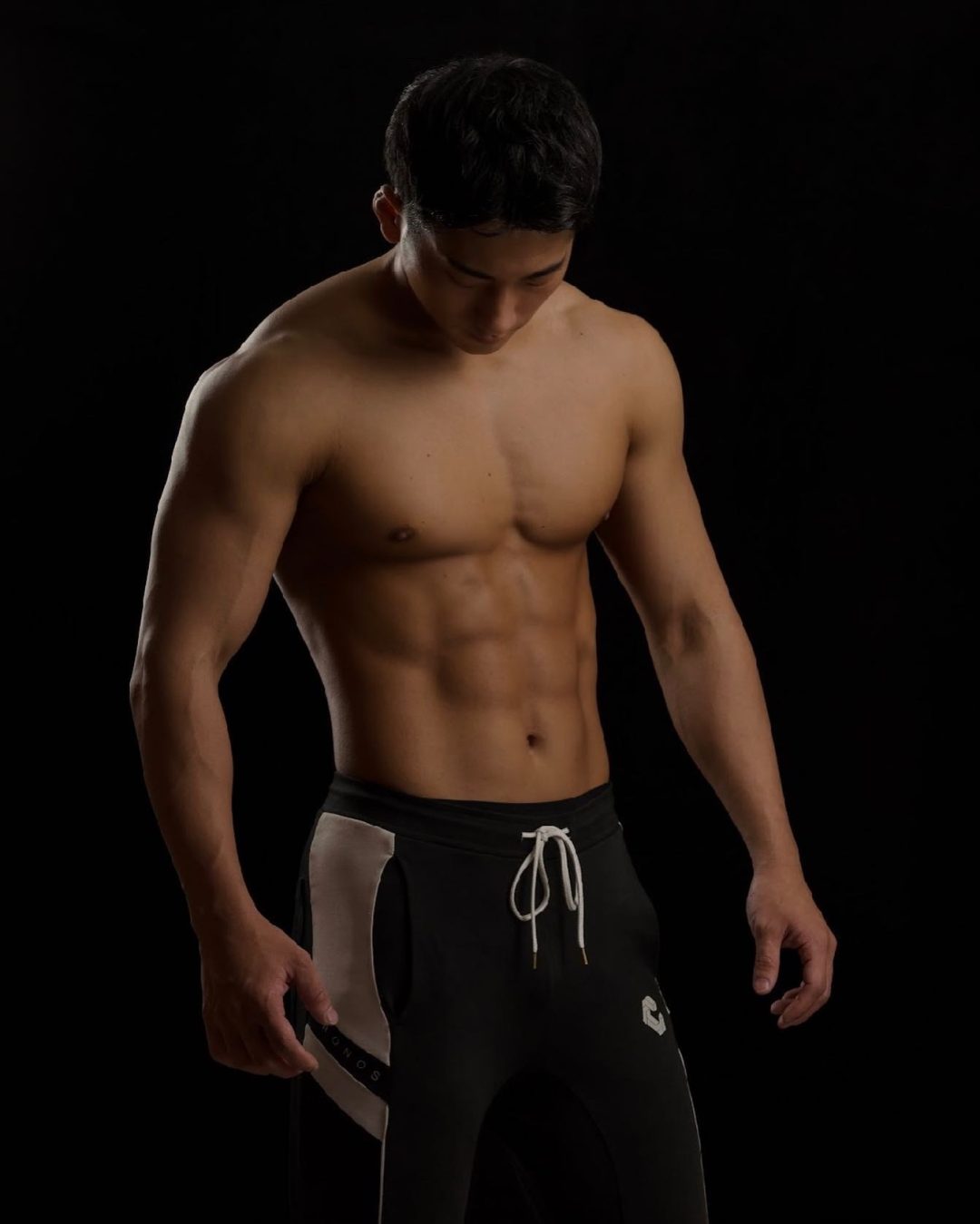 细壮身材教科书!肌肉线条撩心弦! 细壮身材教科书!肌肉线条撩心弦!