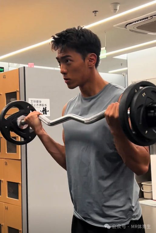 185cm 浙江黑皮体育生，这逆天大长腿简直绝了