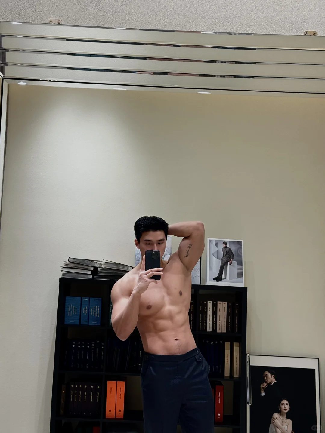 金陵 F4 肌肉男同框斗地主比帅，网友直呼：都让让，我要上桌！