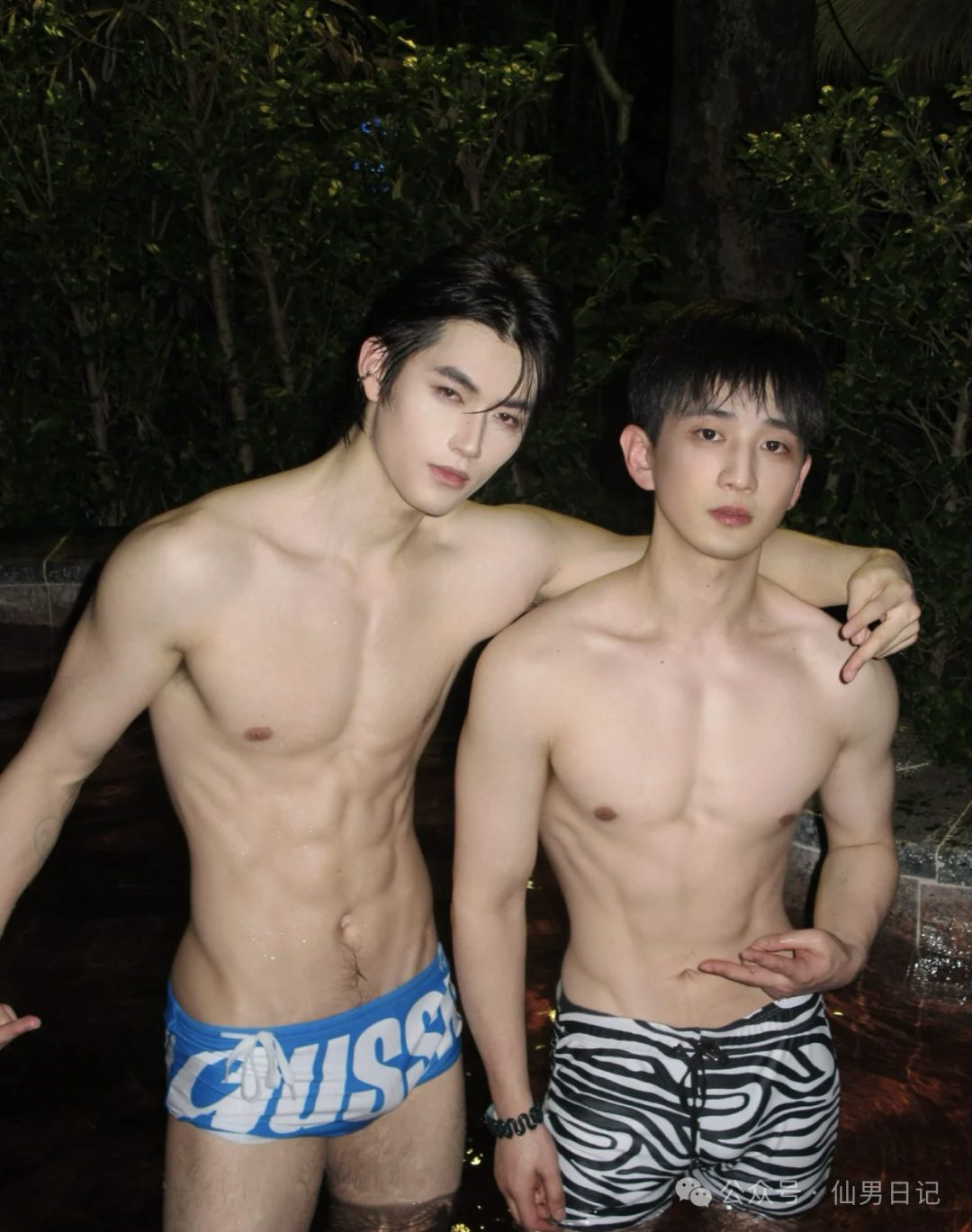 体育生脱掉衣服以后，成了新的打卡点……
