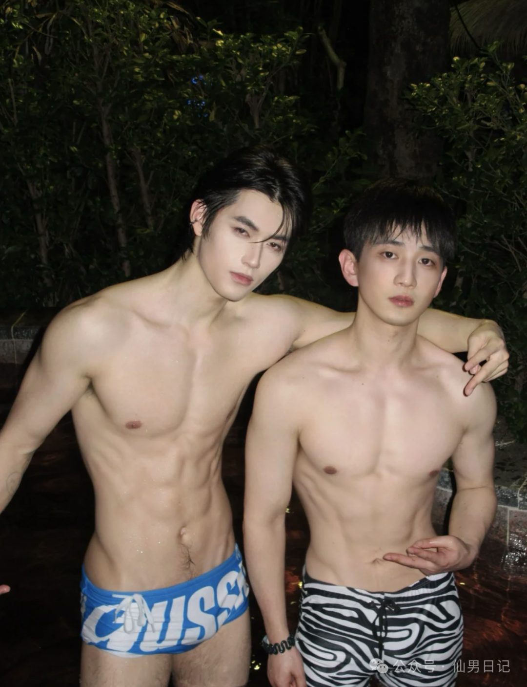 体育生脱掉衣服以后，成了新的打卡点……