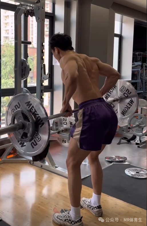 188cm 成都健身男模，硬核腱子肉完美诠释的肌肉小狼狗