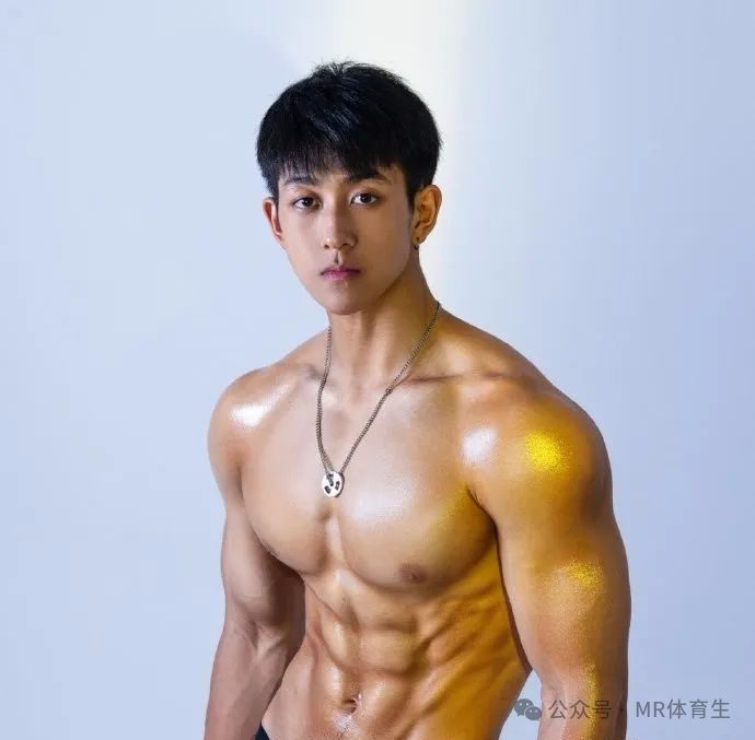 188cm 成都健身男模，硬核腱子肉完美诠释的肌肉小狼狗